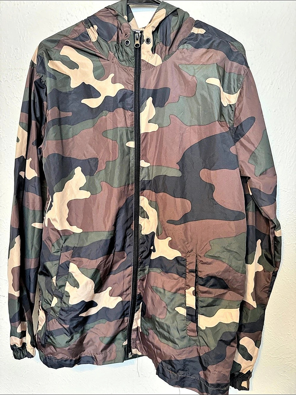 Beautiful Giant Men's Camo Hooded Jacket Size Medium Like New